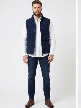 Saks Fifth Avenue Men's corduroy navy blue Vest in the Medium